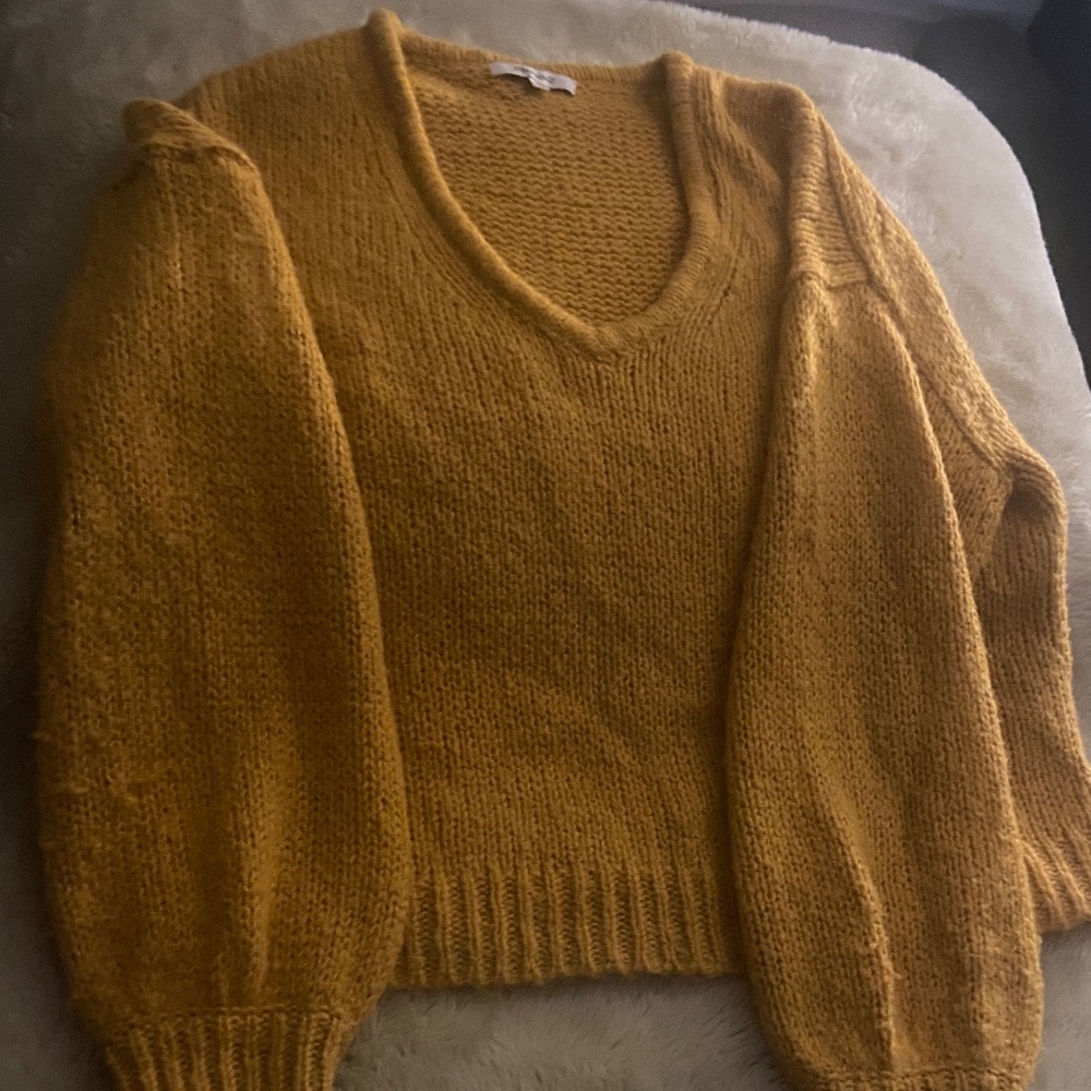 Madewell V-Neck Sweater in Mustard Yellow